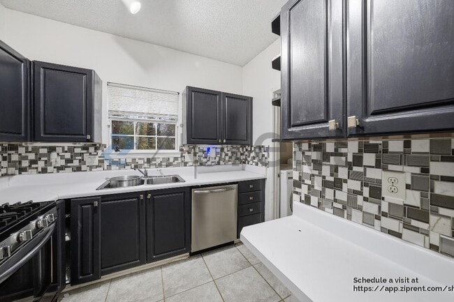 Photo - 584 Windsor St SW