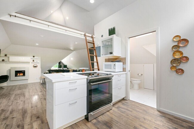 Photo - 424 W Oak St Unit Loft