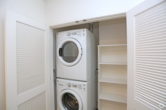 2 BR, 2 BA - 1103 SF