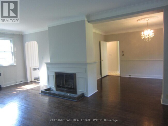 Photo - 180 Strathgowan Ave