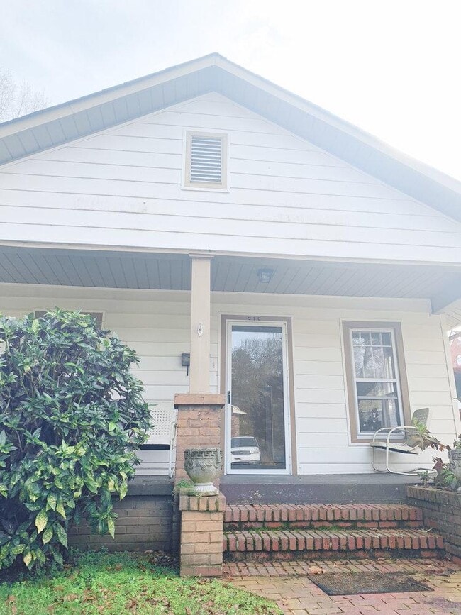 Room in Single Family Home on Brooks St