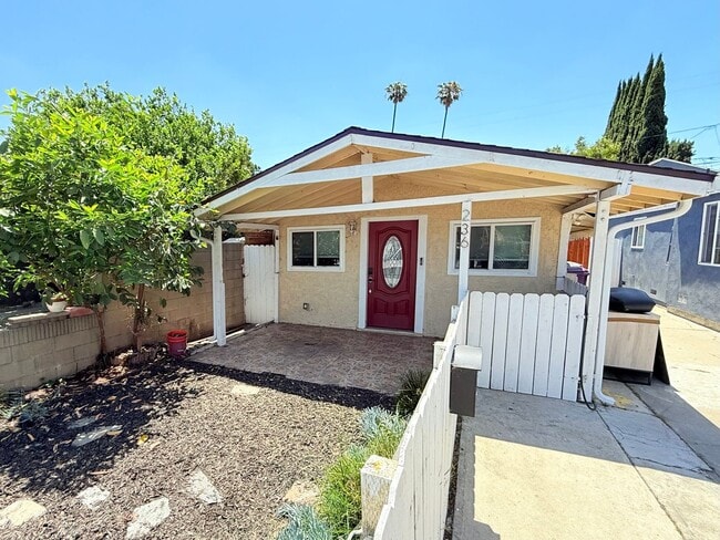 Charming Long Beach Home with Bonus Spaces! - Charming Long Beach Home with Bonus Spaces!
