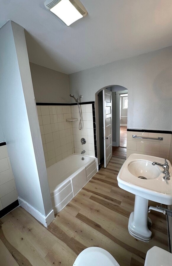 Bathroom - 396 Whalley Ave Unit 1R