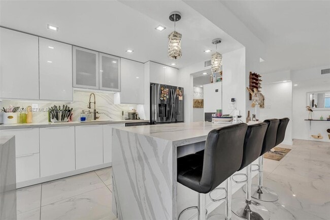 Building Photo - 18071 Biscayne Blvd Unit 901