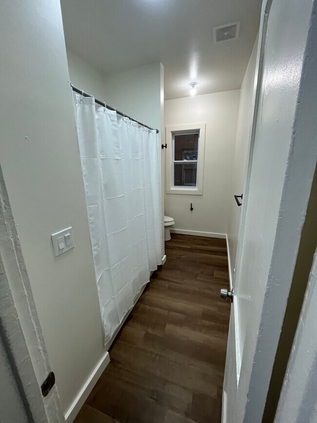 Photo - 4566 Seebaldt St