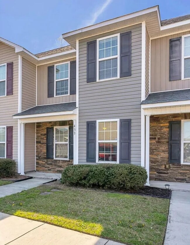 Building Photo - Charming Townhome Living in The Burroughs at Carolina Plantations!