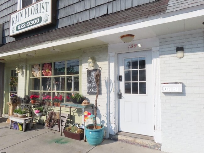 Building Photo - 139 N Dorset Ave