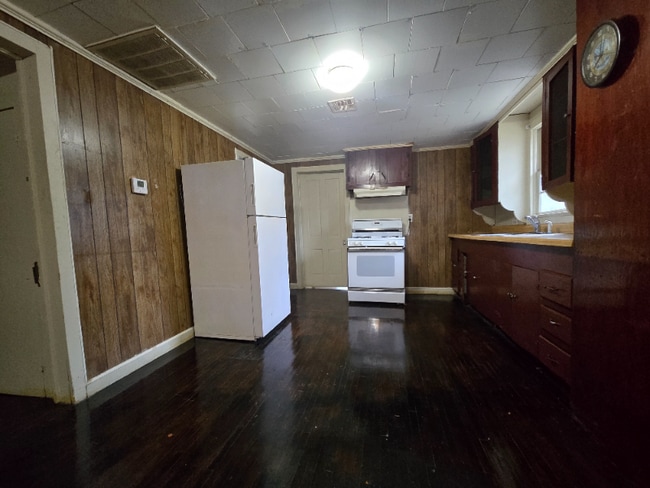 Photo - 1610 W Blanchard St