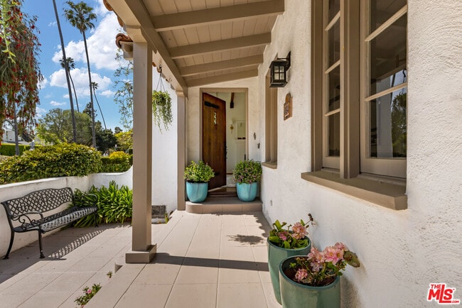 Photo - 864 Wellesley Ave