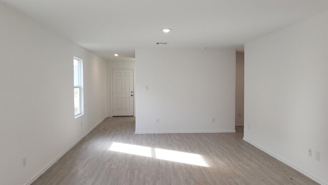 Photo - 9239 Navarro Vis