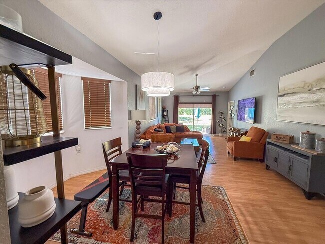 Photo - 317 28th St W