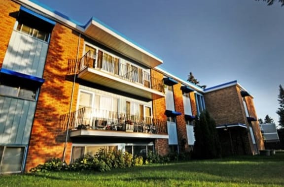 Building Photo - Blue Haven