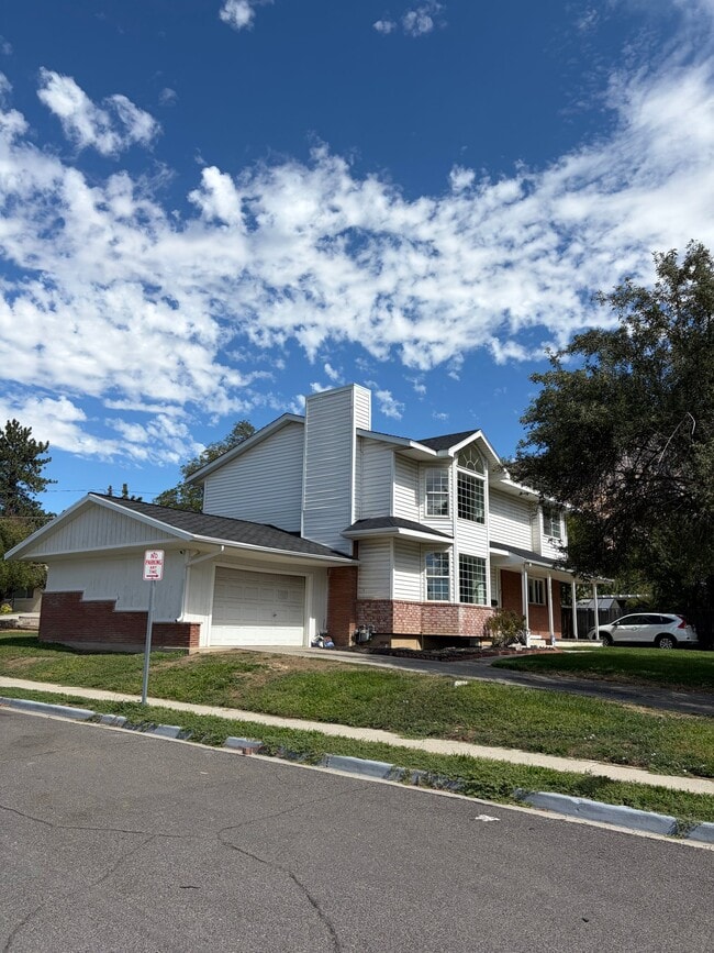 Photo - 1001 Cedar Ave