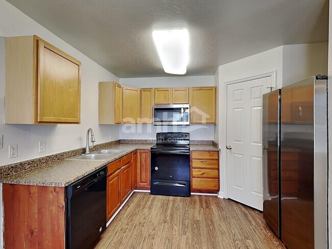 Photo - 385 Pommel Dr