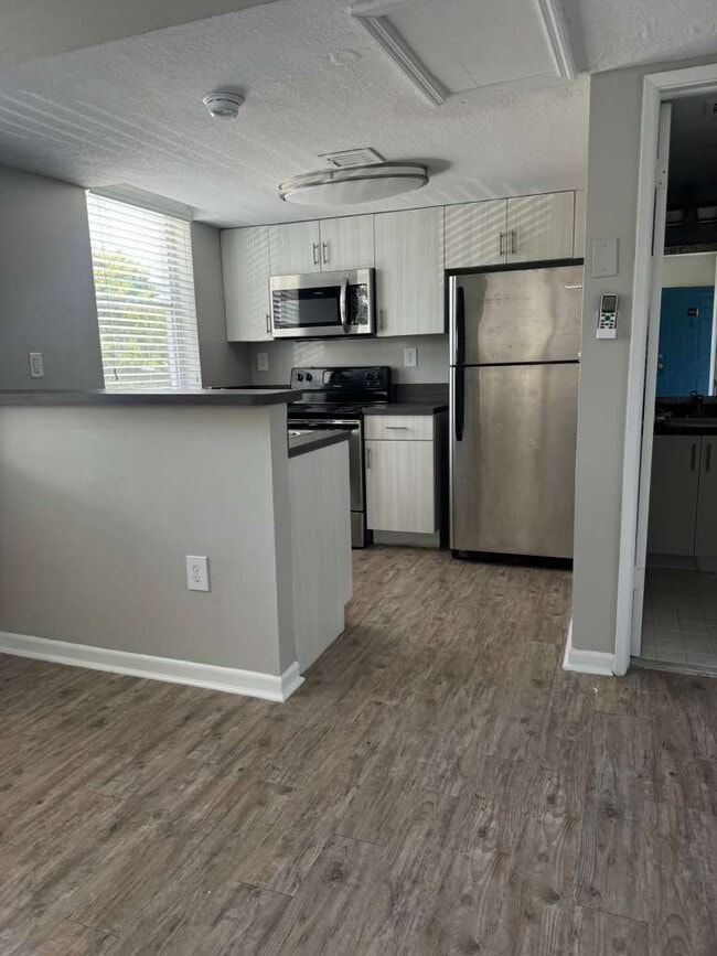 Building Photo - 837 Espanola Way Unit S2