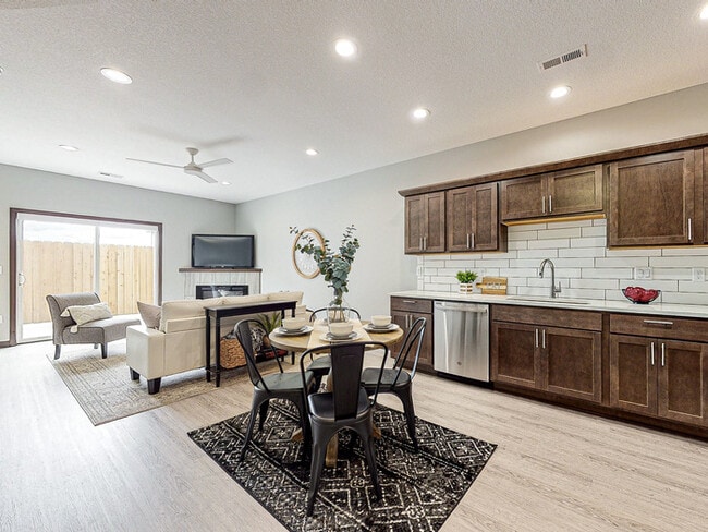 Stratford Crossing Townhomes - 1046 NW Victoria LN
