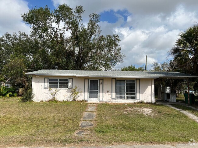 Building Photo - $1,350 ** Annual Lease ** 2 Bedroom / 1 Ba... Rental