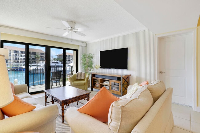 Building Photo - 1301 Seafarer Cir Unit 105
