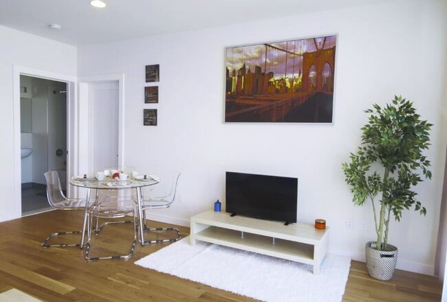 Photo - 1125 Jefferson