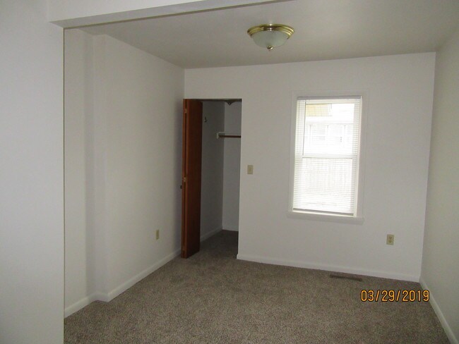 Master Bedroom - 6414 Sheridan Rd Unit 1 Lower