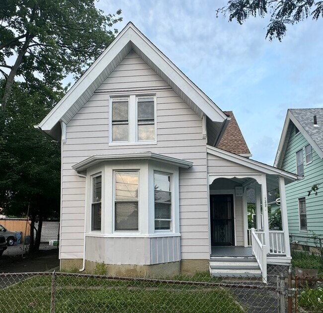 122 Bassick Ave House House Rental in Bridgeport, CT