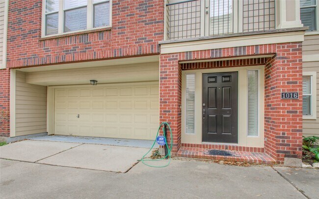 Photo - 1016 Rochow St