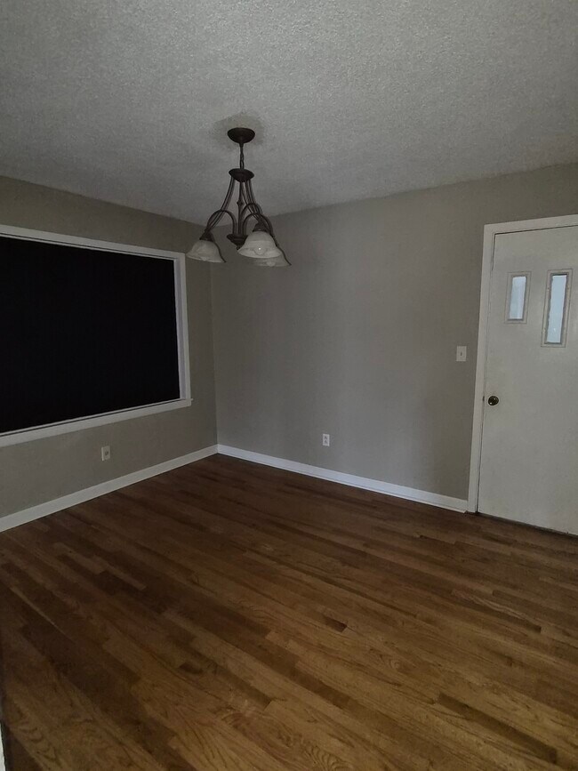 Photo - 418 Ewing St NW