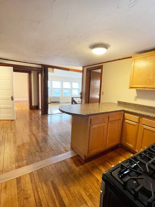 Building Photo - 114-116 South Champlain Street Unit APT 2