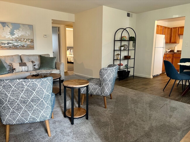 Building Photo - Auburn Pointe Rental