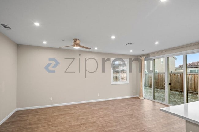 Photo - 572 Delicato Dr