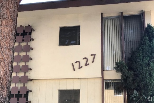 1227 N. Genesee, West Hollywood - 1227 N Genesee Ave Unit 2 Rental