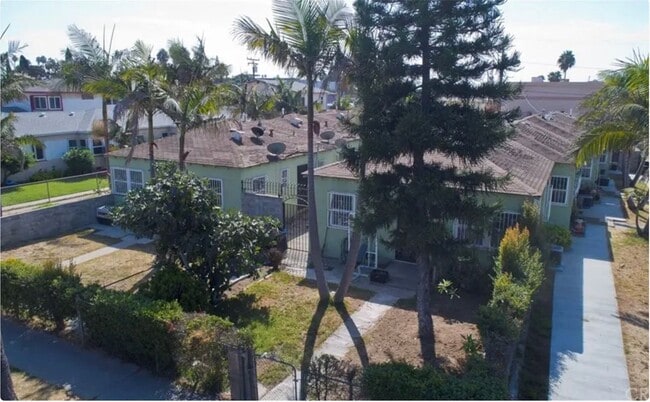 Building Photo - 318 E 99th St