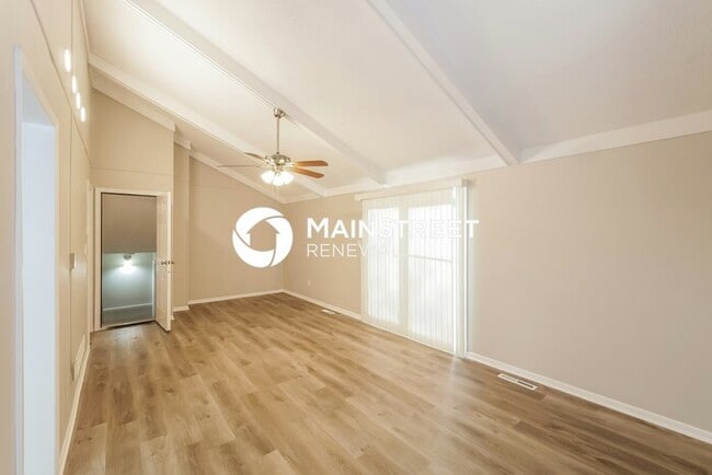 3 Bedroom Pet-Friendly Home in Overland Park, KS with Main Street Renewal