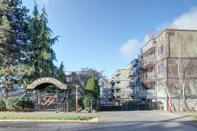 Building Photo - 2 Bedroom/1 Bath Luxury Beacon Hill Condo, Perfect Location!! Unit C304