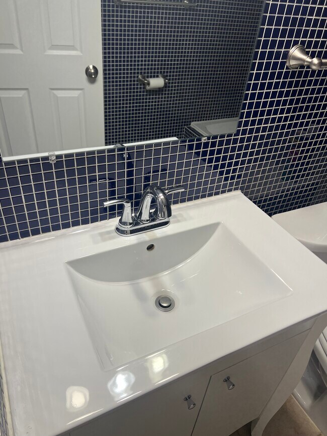 Photo - 677 S River Rd Unidad 3F