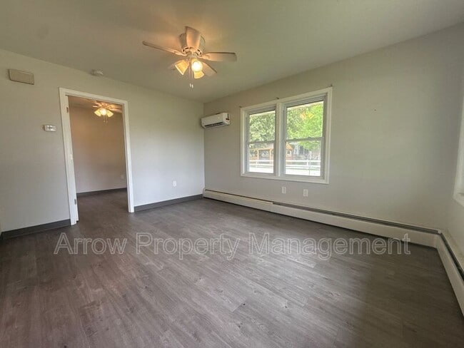 Photo - 407 H St