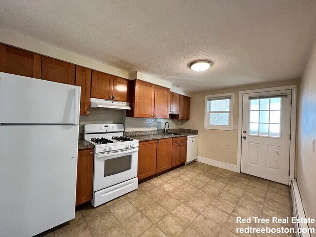 Photo - 13 Linden St Apartments Unit 2