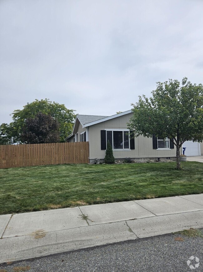 Building Photo - 1507 Erin Way Rental