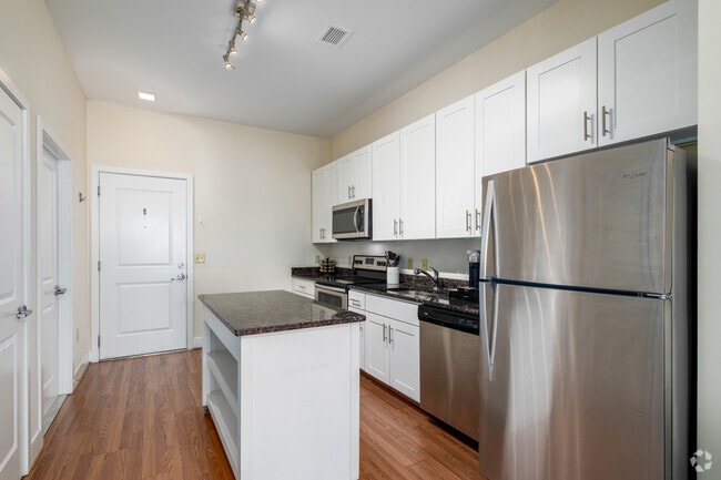 1BR, 1BA - 682SF - Kitchen