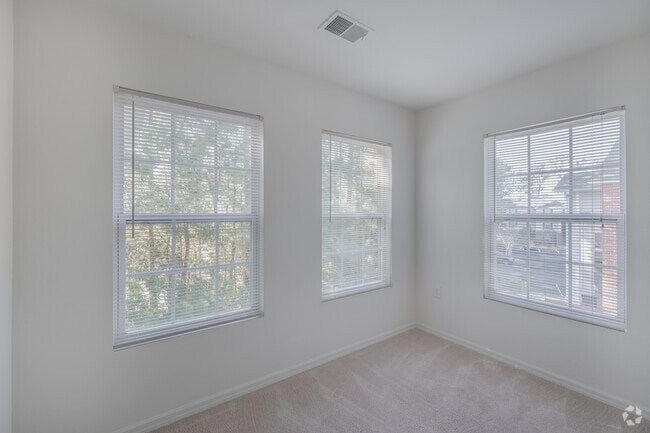 1BR, 1BA - 771SF - Sun Room
