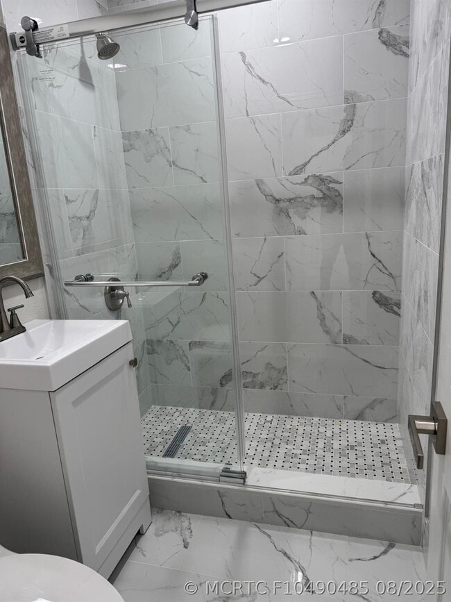 Photo - 2423 Scott St