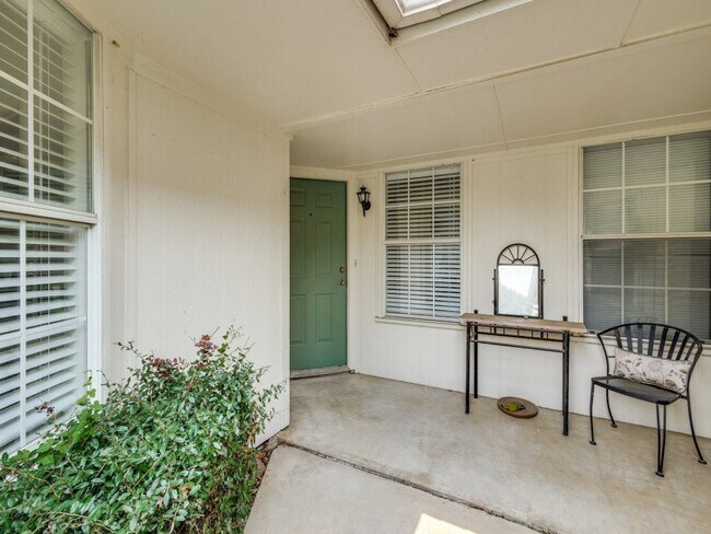 Photo - 510 Strata Dr