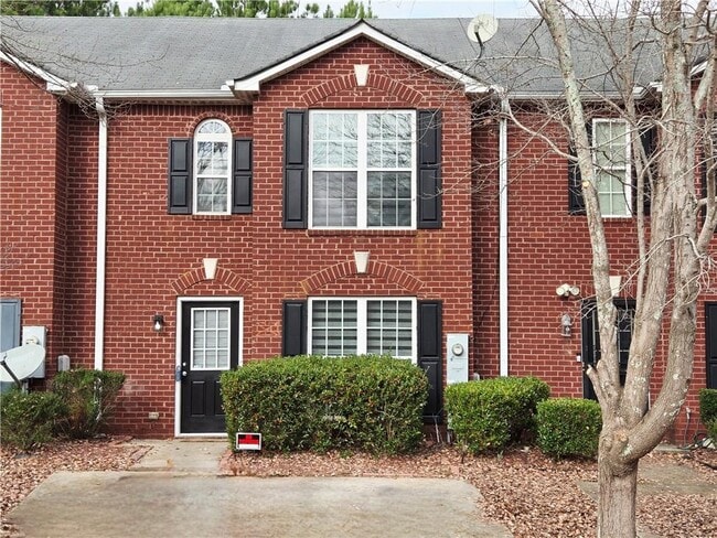 Building Photo - 2430 Piering Dr