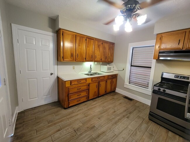 Photo - 820 Broadway Avenue J Unit REAR