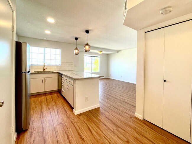 Photo - **** $1000 Off first months rent if you move in by the end of February**** Newly Remodeled Apartm... Unidad 4210-102