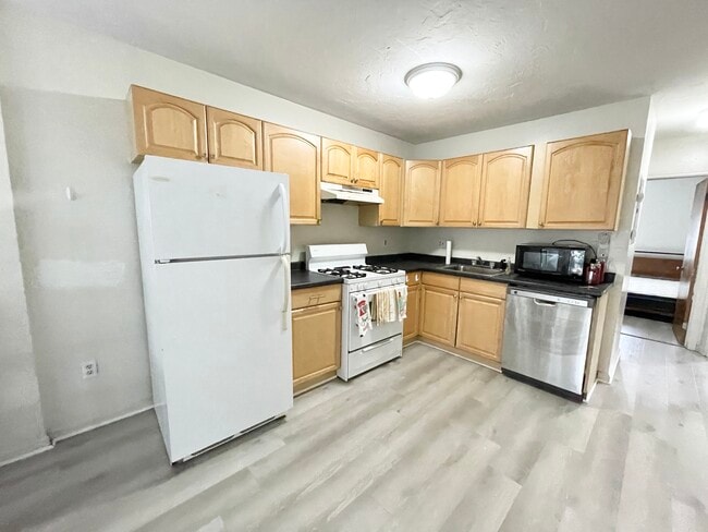 Building Photo - 86 Hammond St Unit 2