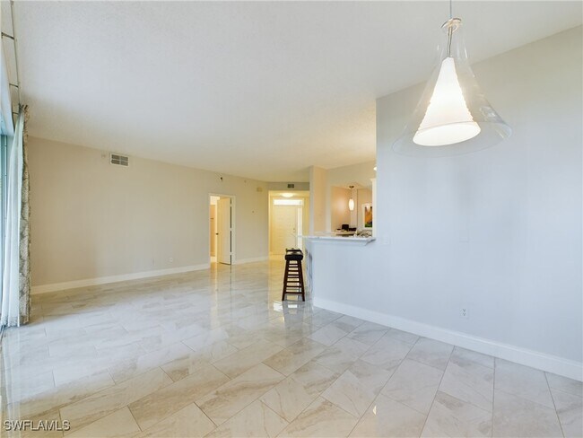 Photo - 85 Silver Oaks Cir Unit 6-102
