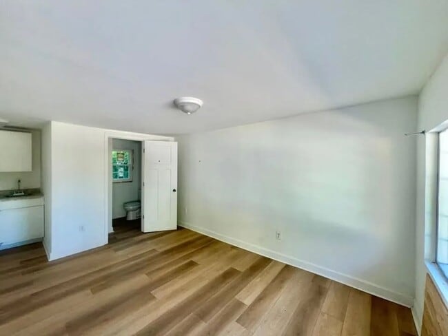 Photo - Studio fully Renovated Unit 1