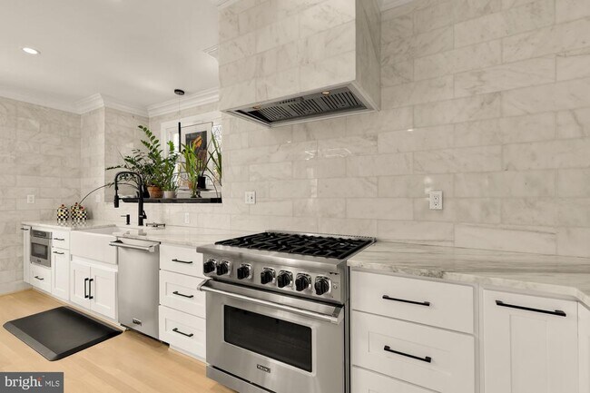 Photo - 4105 17th St NW