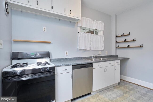 Photo - 304 N Highland St